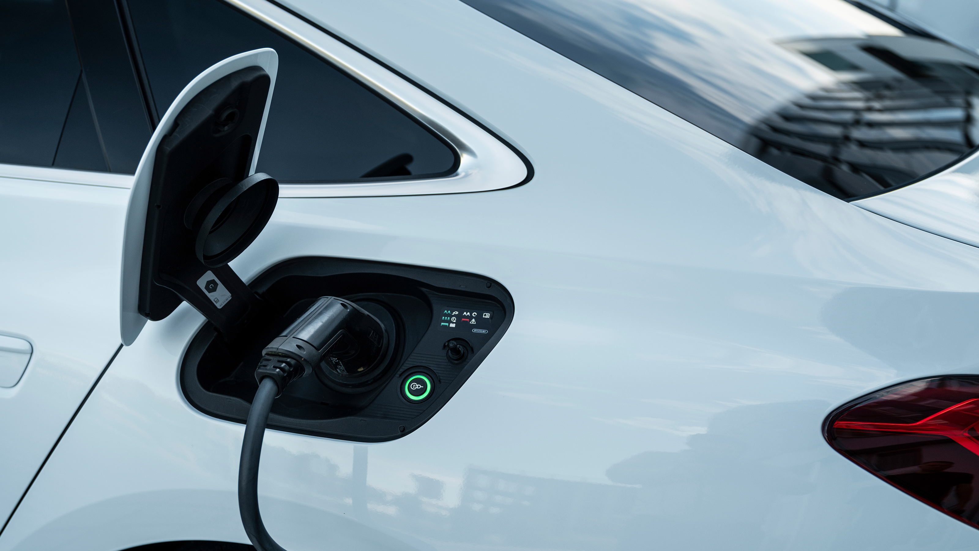 Audi A5 e-hybrid quattro charging 