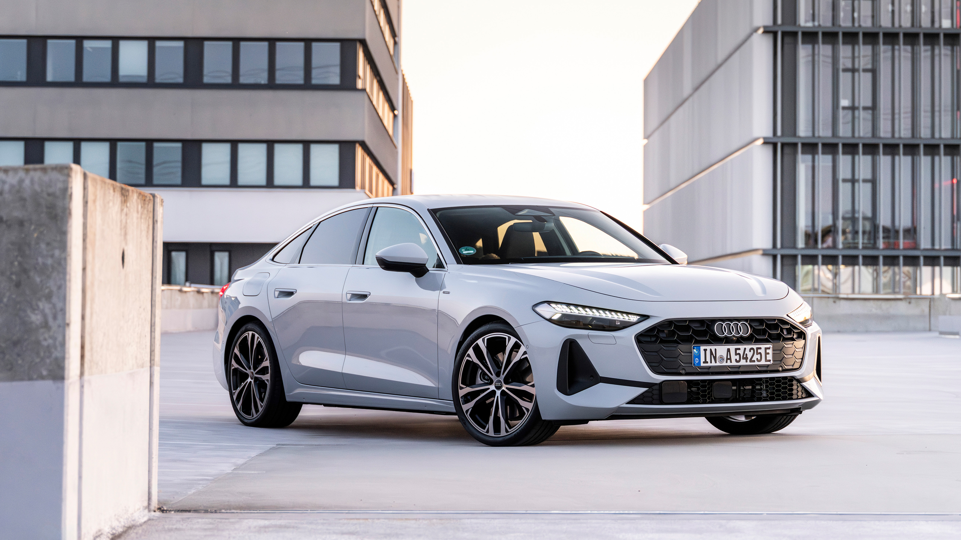 Audi A5 e-hybrid quattro static front