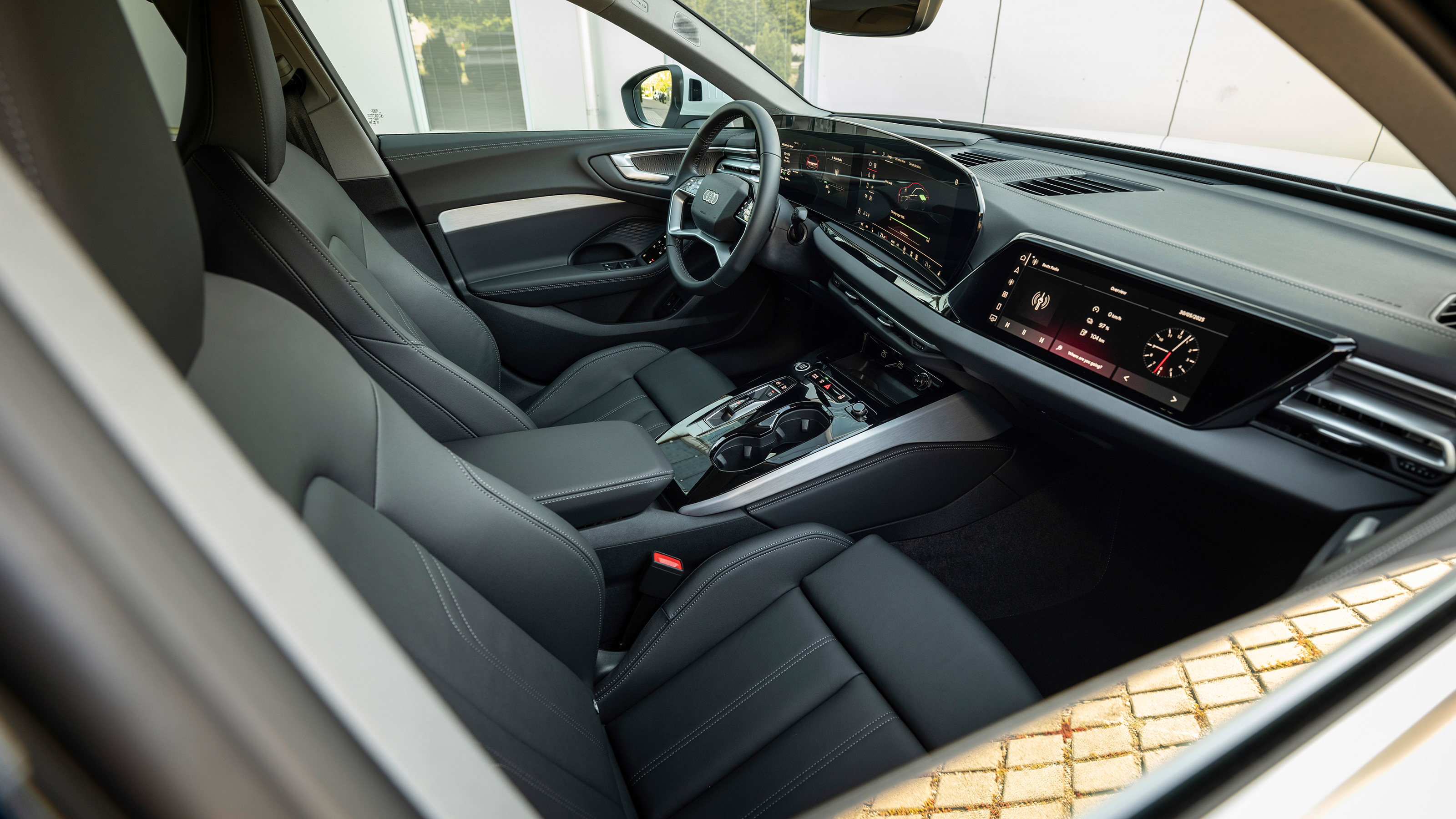 Audi A5 e-hybrid quattro cabin