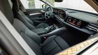 Audi A5 e-hybrid quattro cabin