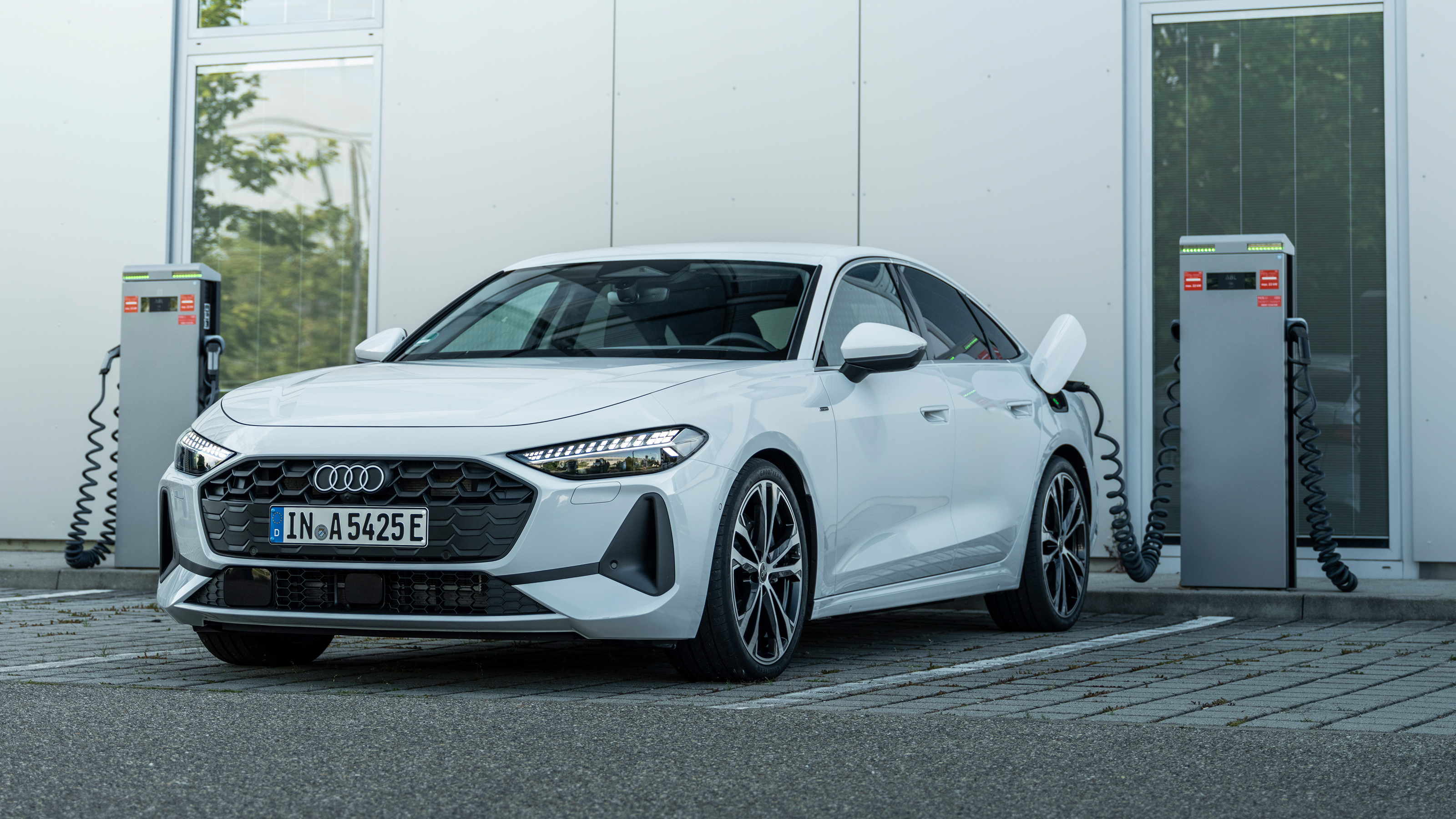 Audi A5 e-hybrid quattro charging