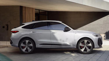 Audi Q5 e-hybrid - side charging
