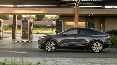Audi Q6 Sportback e-tron side