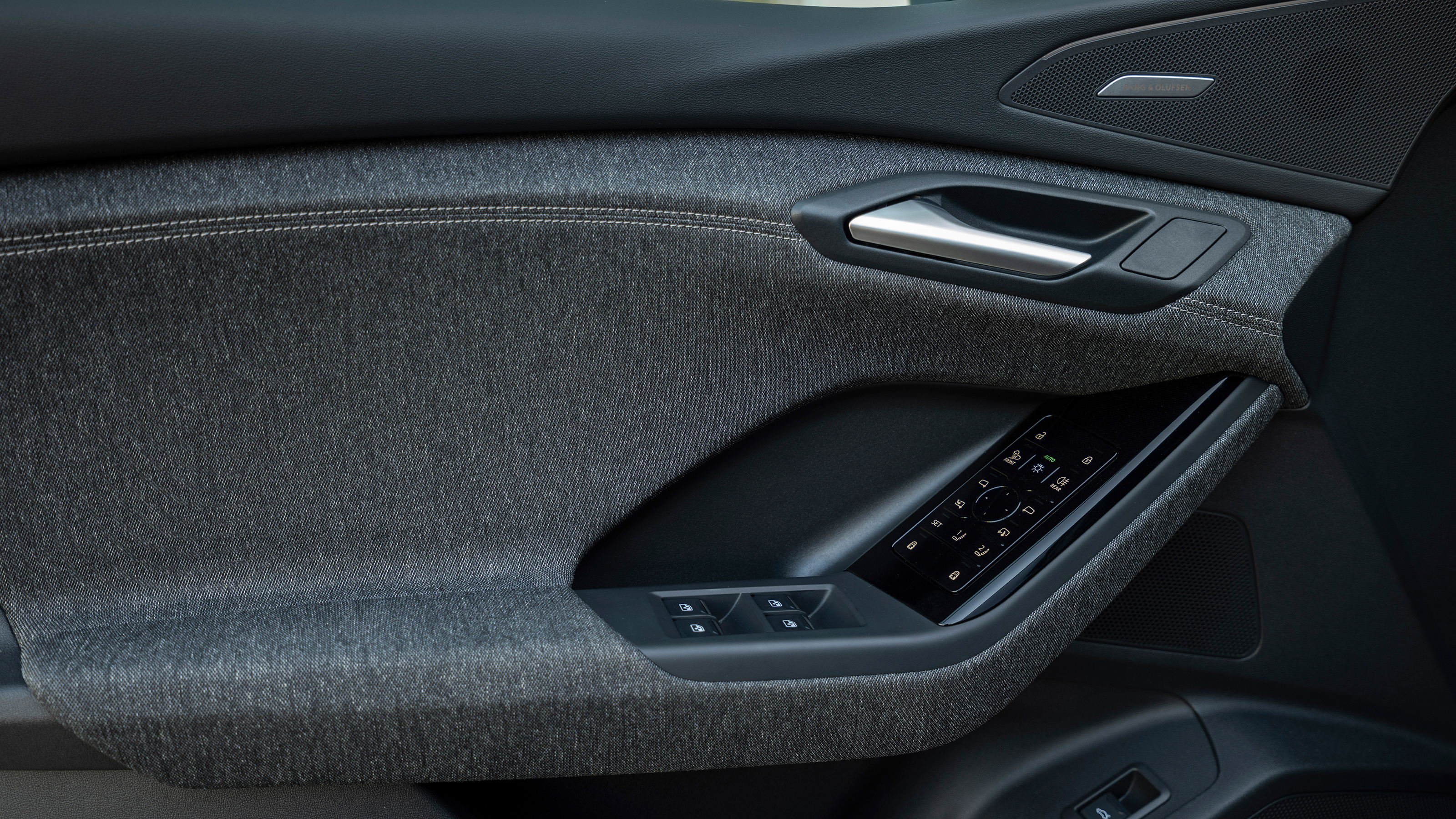 Audi Q6 Sportback e-tron door buttons