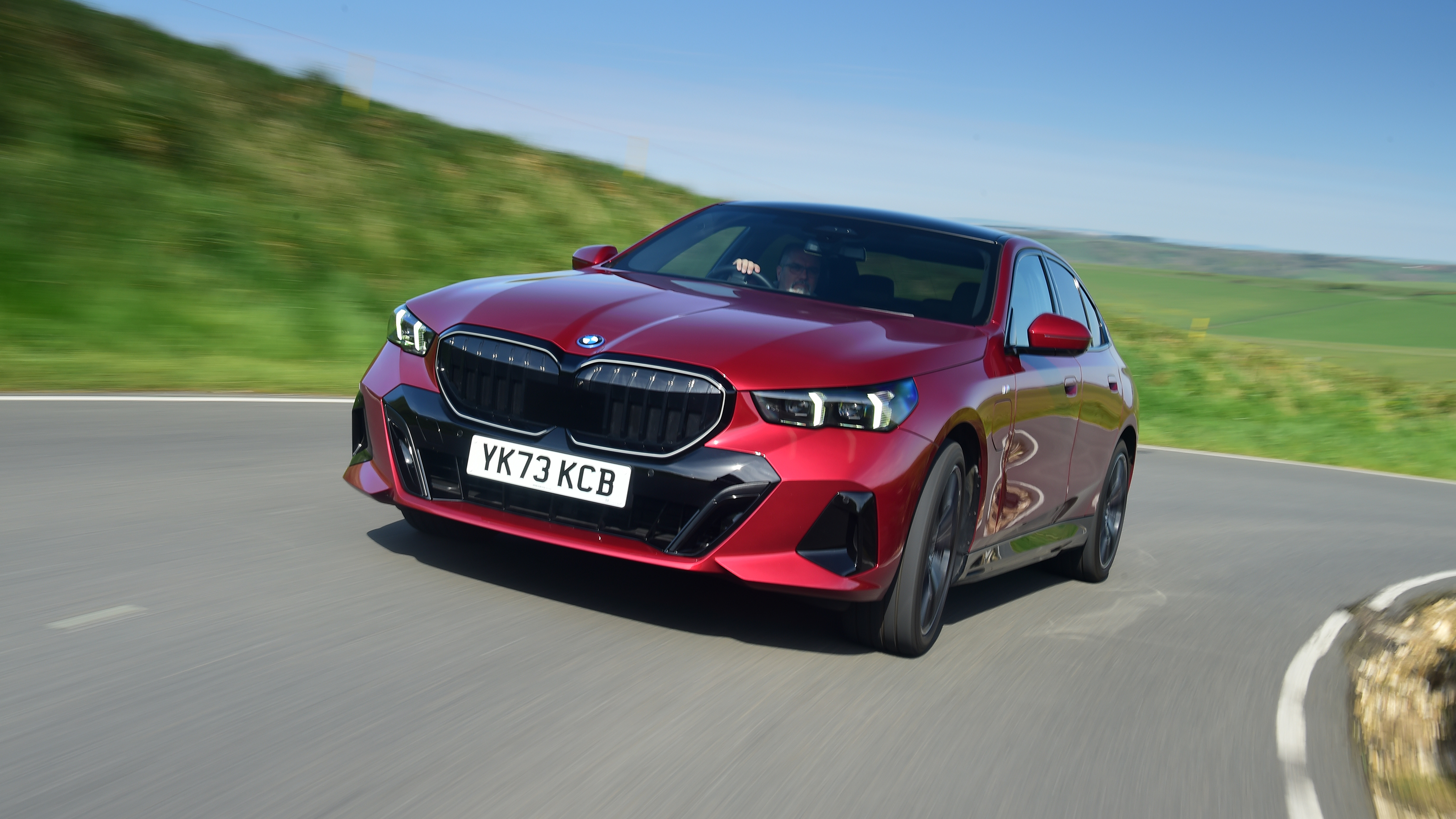  BMW 530e M Sport Pro - front cornering