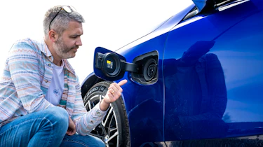 BMW 530e Touring LT test - M5 charging socket