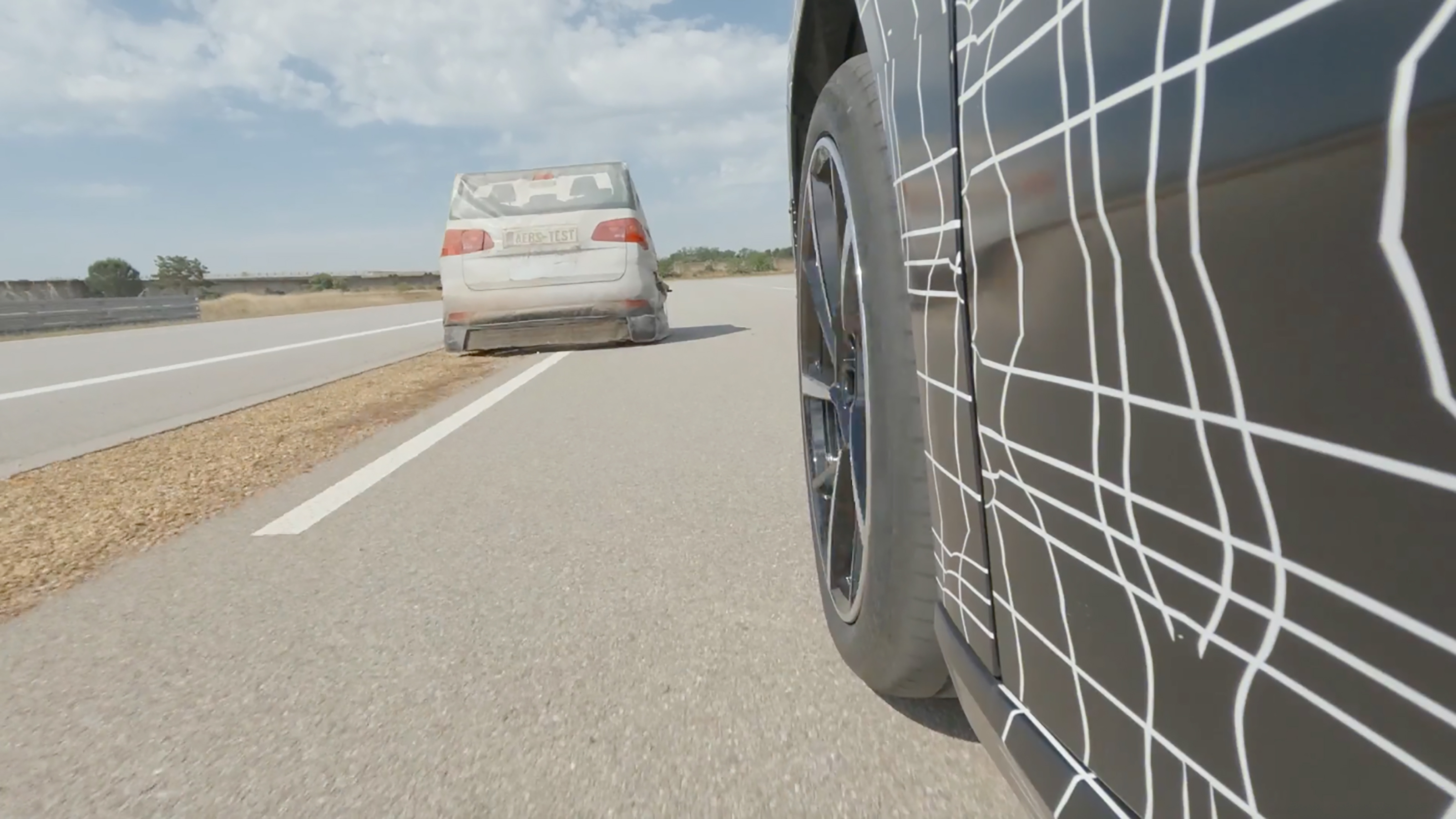 Evasive steering assist can cross the white line