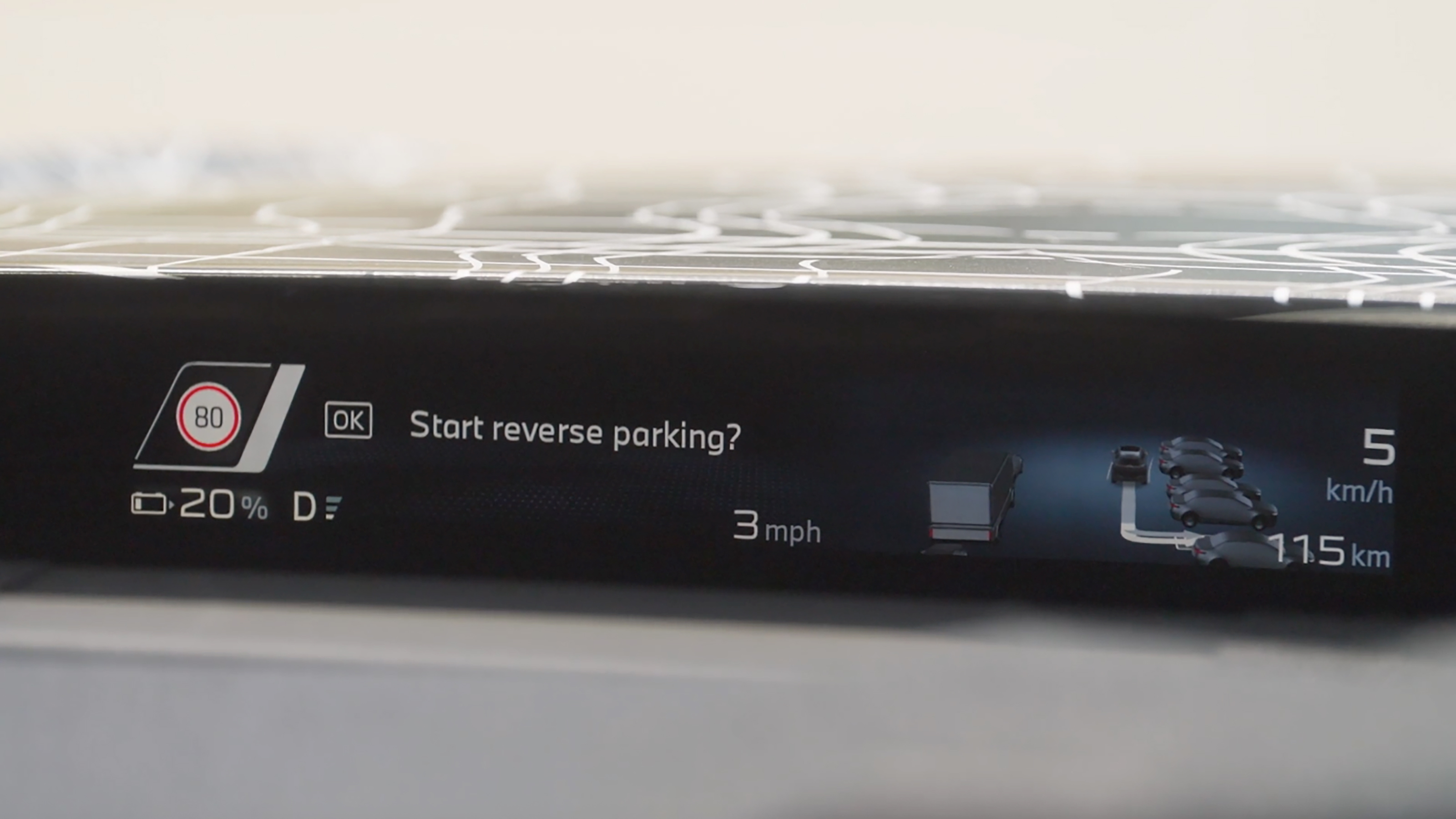 High-set Panoramic iDrive and touchscreen show parking options