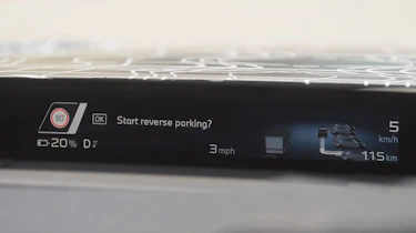 High-set Panoramic iDrive and touchscreen show parking options