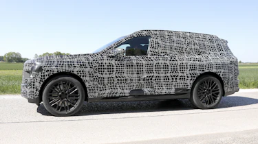 BMW X7 - side