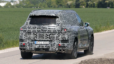 BMW X7 - rear cornering
