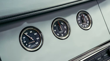 Bentley Continental GTC Azure - clock