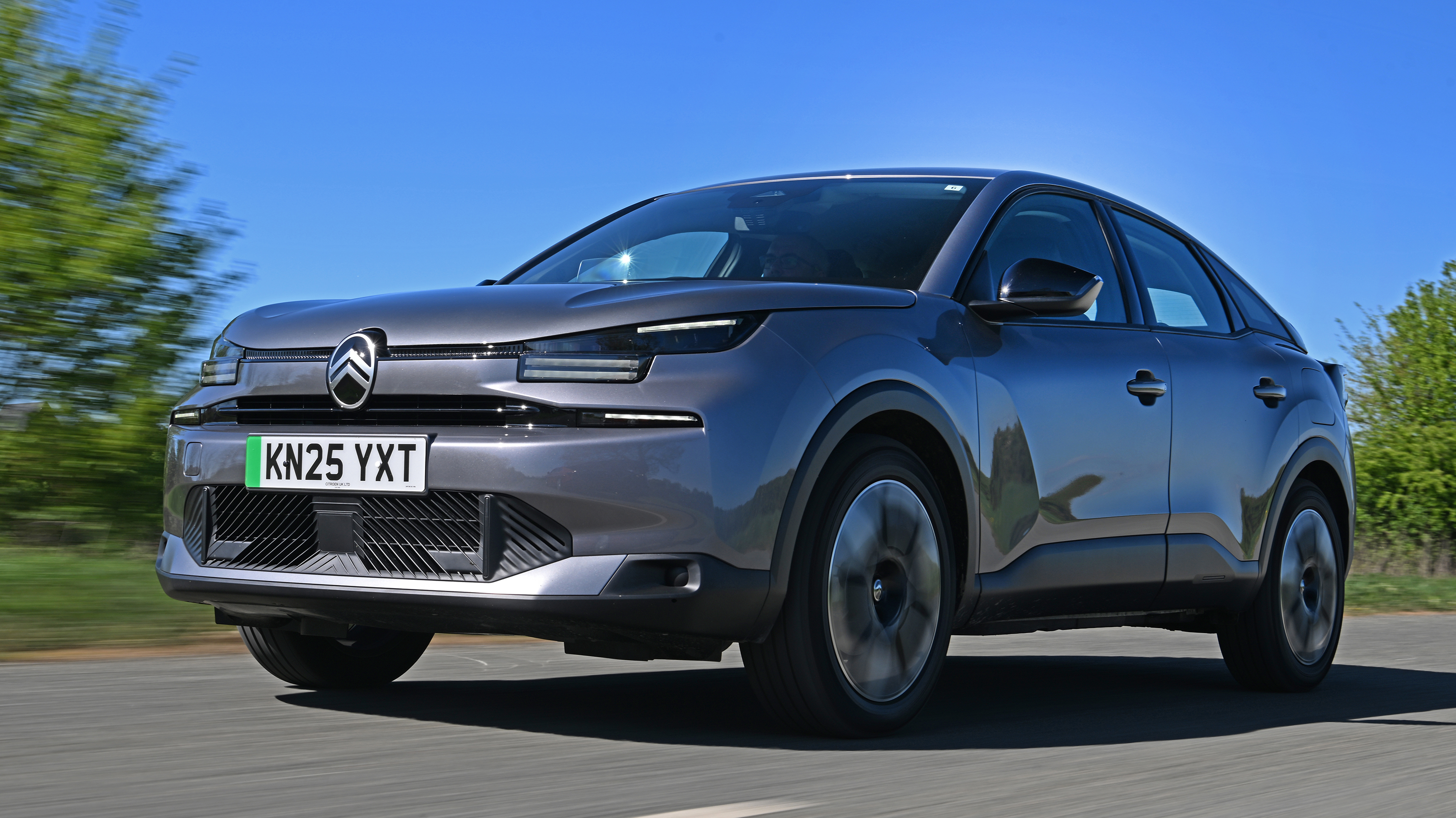 Citroen e-C4 - front tracking 