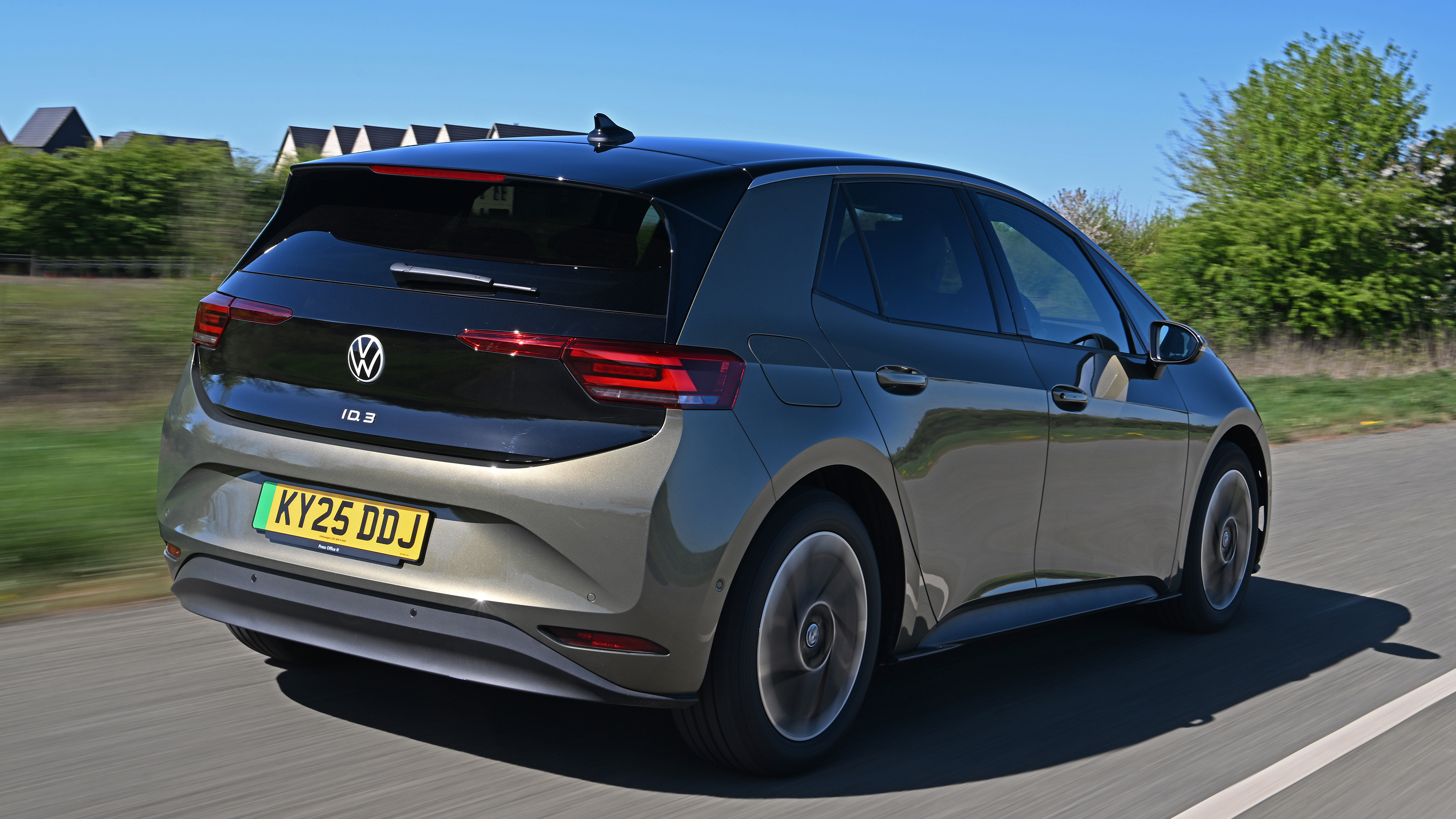 Volkswagen ID.3 - rear tracking 