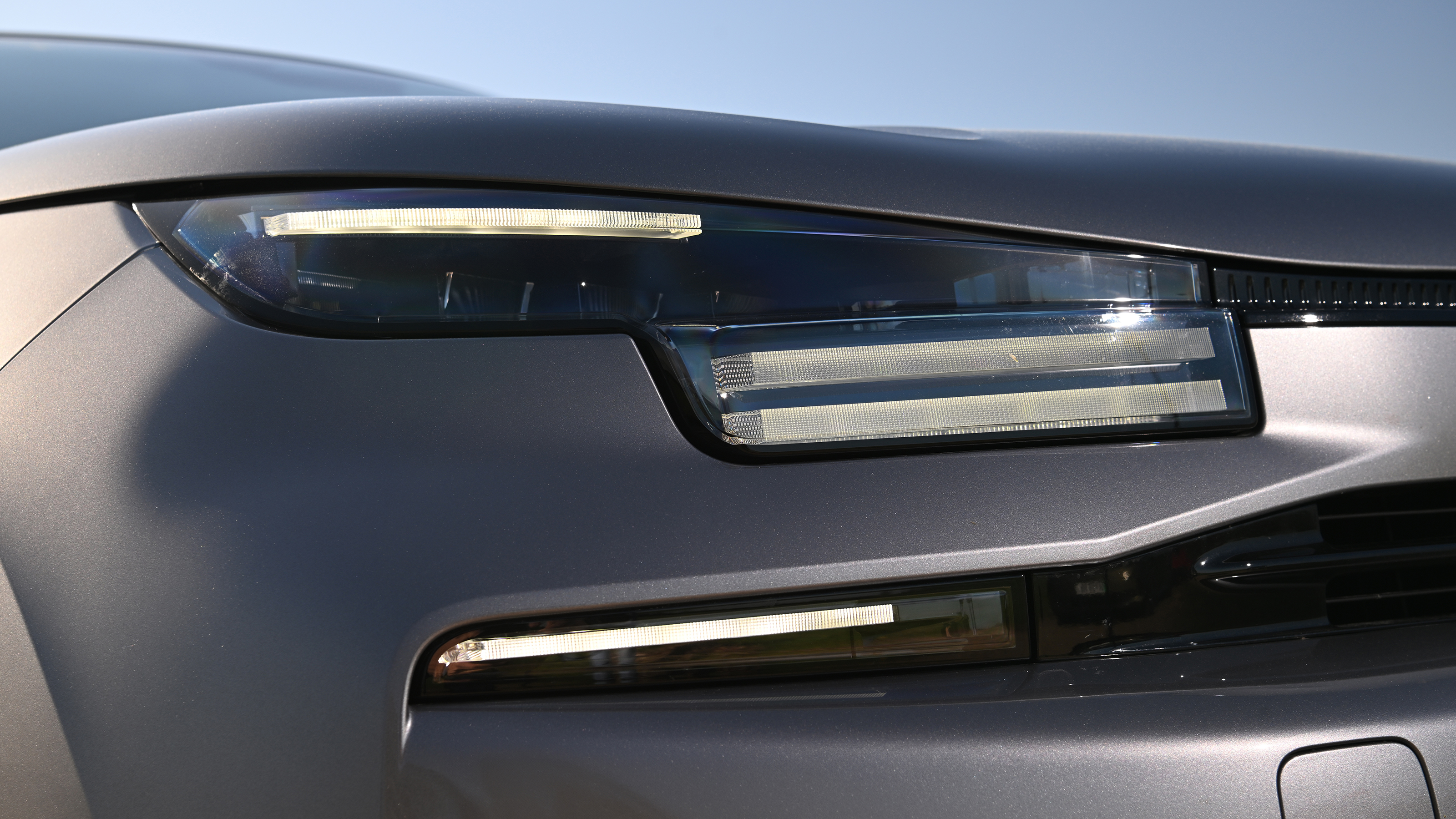 Citroen e-C4 - front headlight 