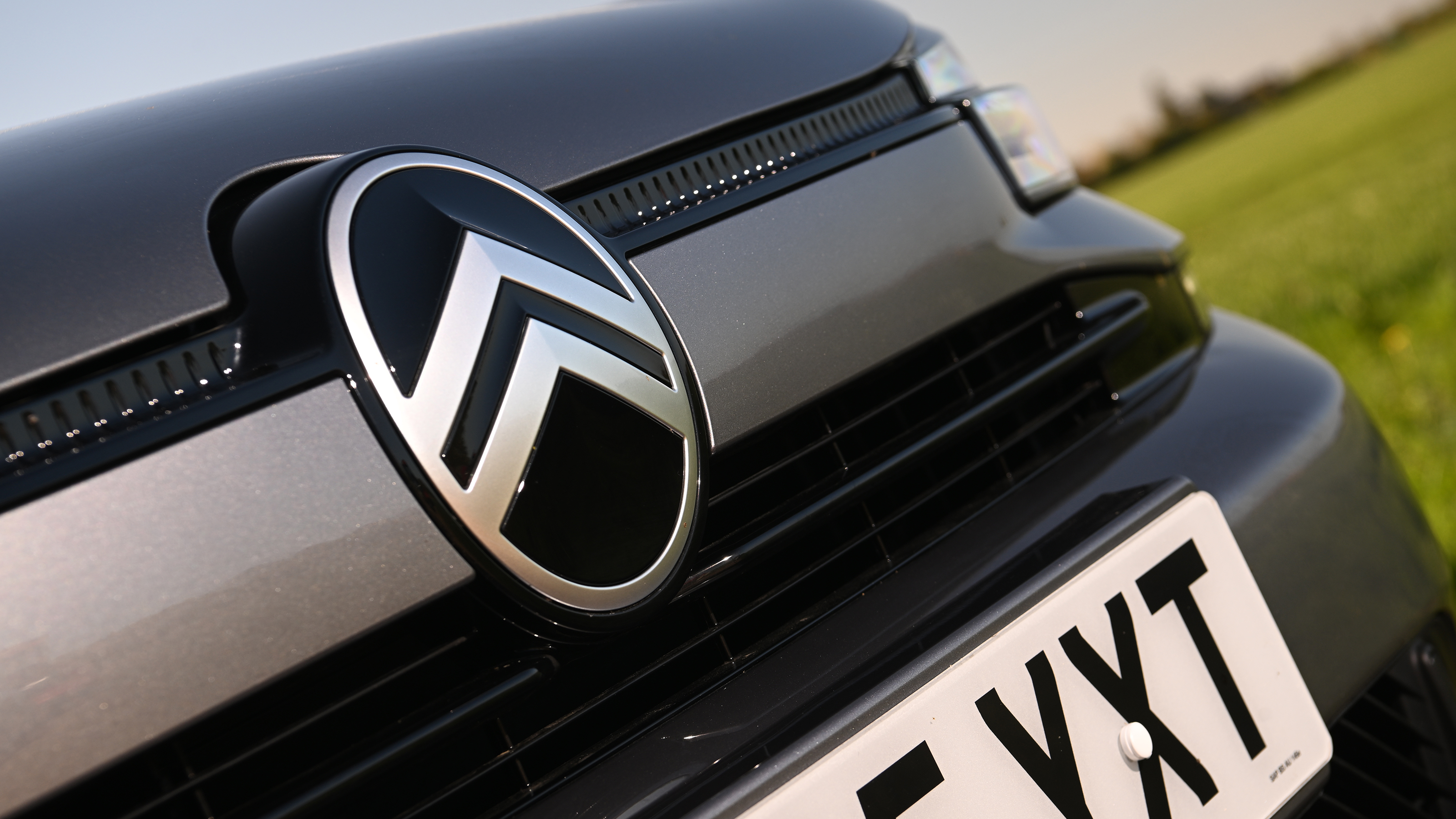 Citroen e-C4 - front grille 