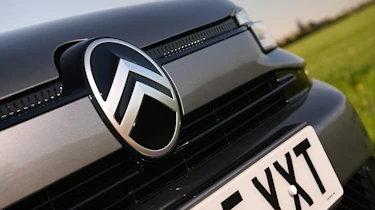Citroen e-C4 - front grille