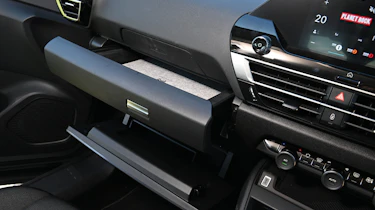 Citroen e-C4 - glove box and passanger side of the dashboard