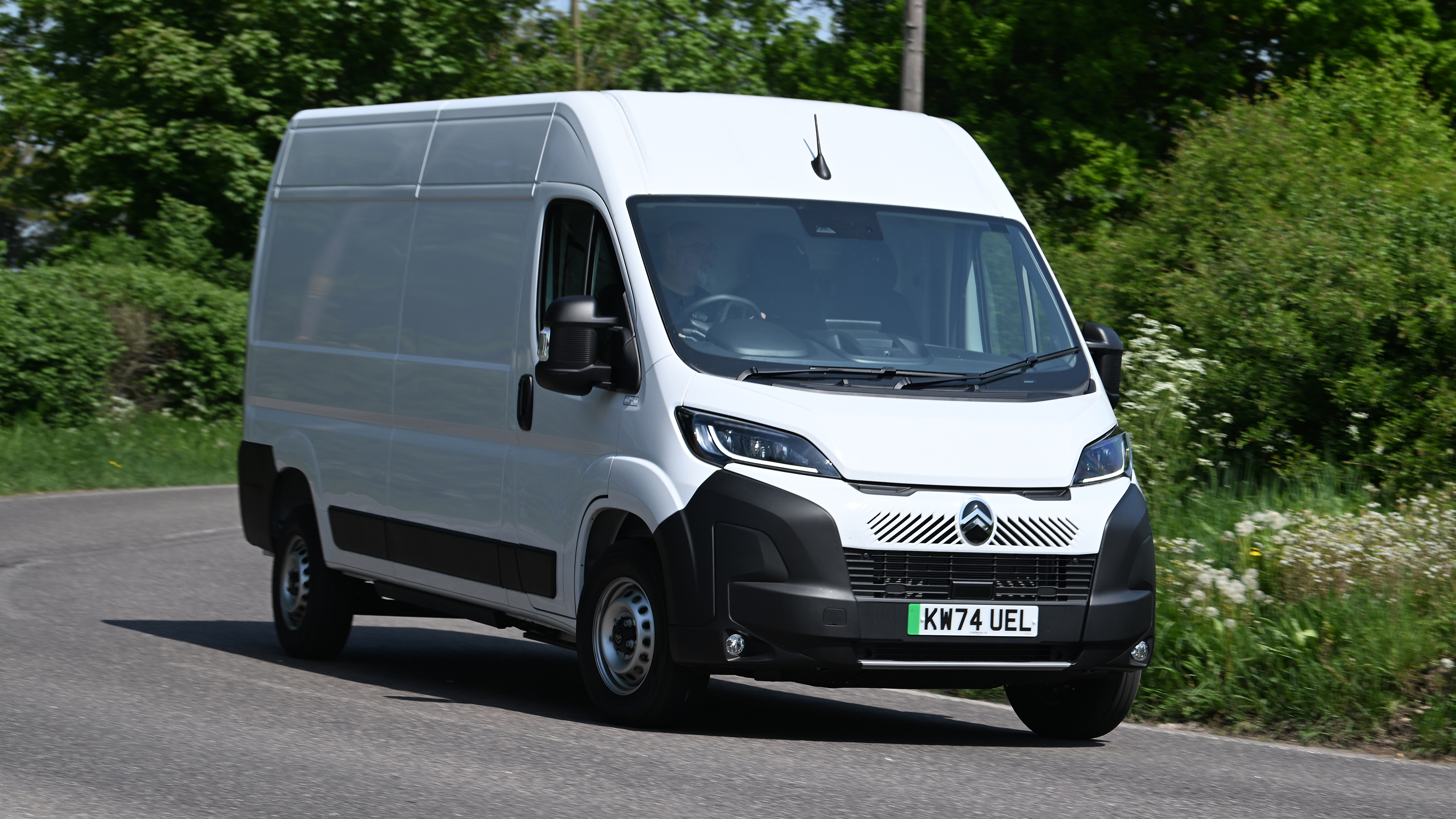 Citroen e-Relay - front cornering