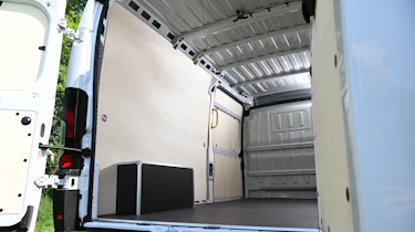 Citroen e-Relay - cargo area (rear door view)