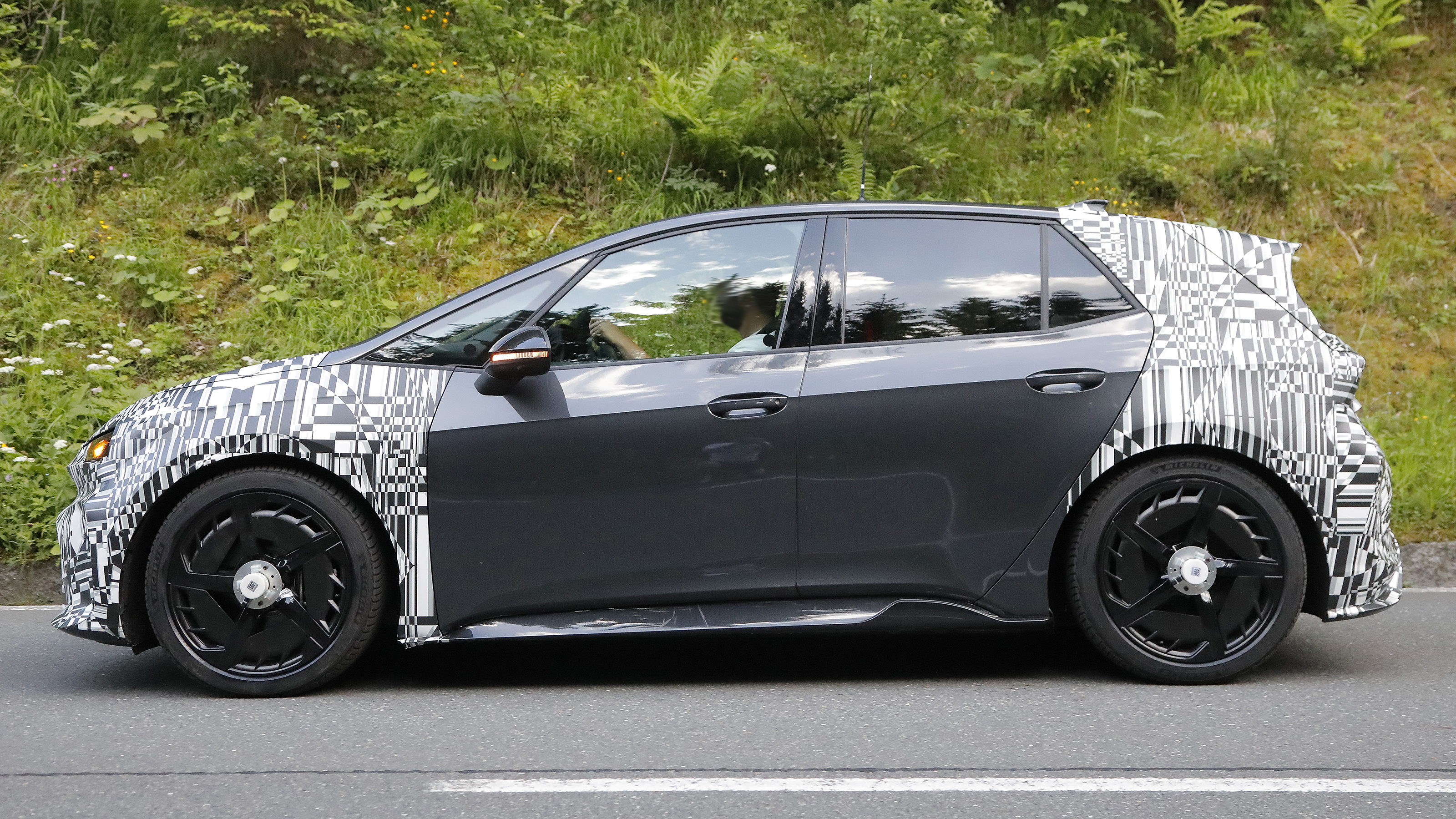 Cupra Born Facelift - side profile