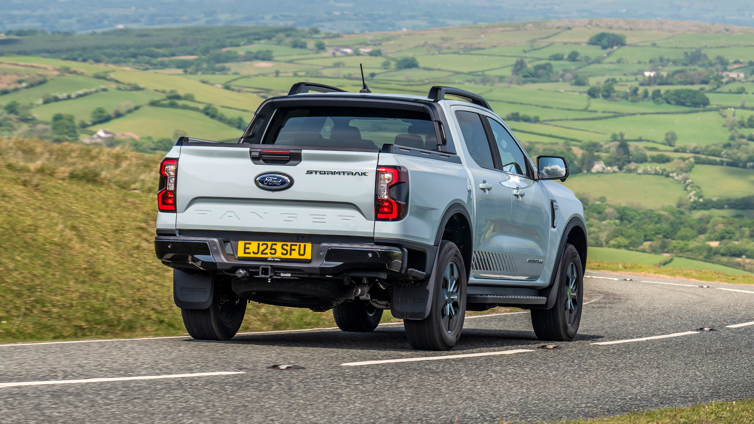 Ford Ranger PHEV - rear cornering
