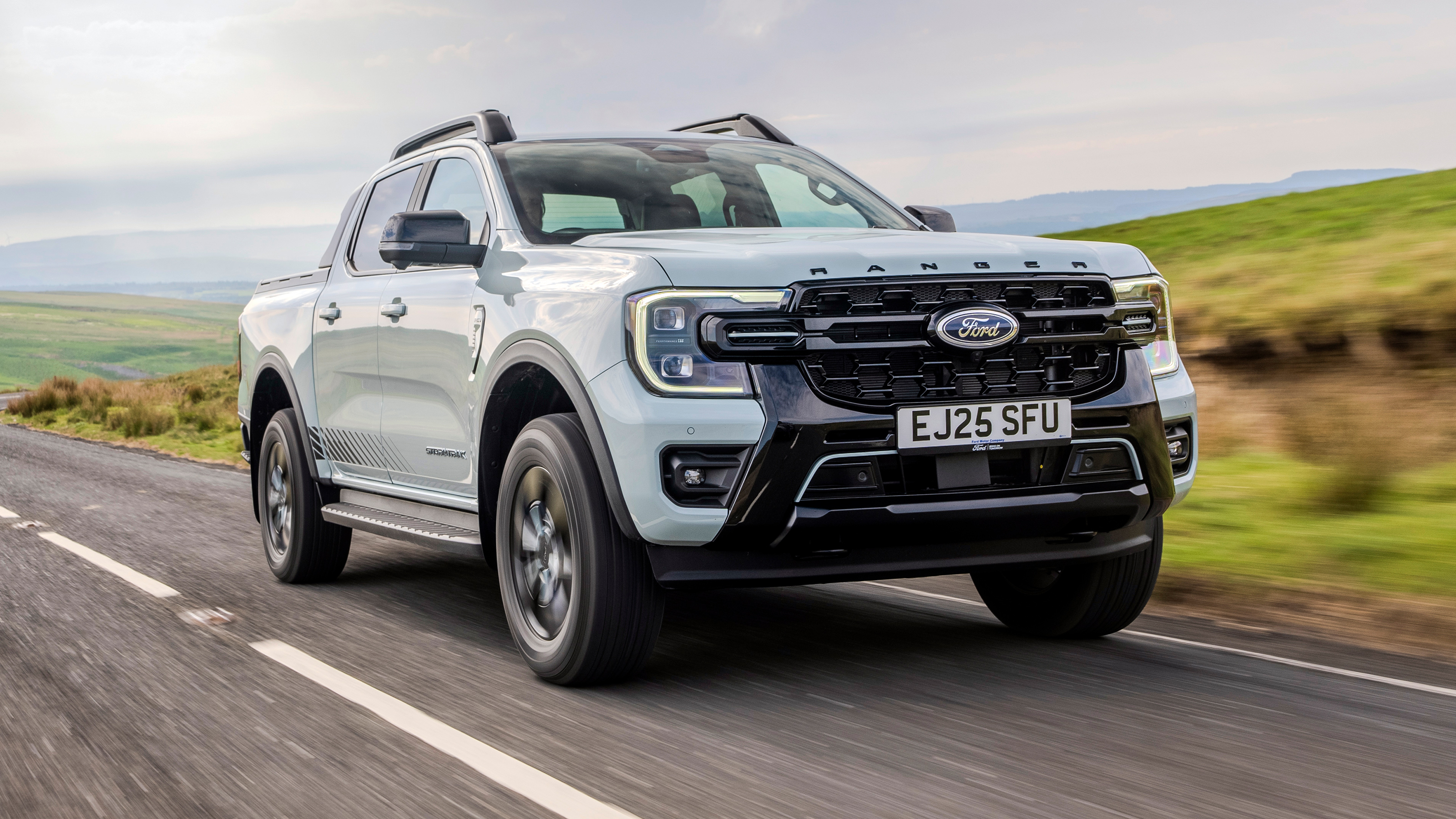 Ford Ranger PHEV - front tracking