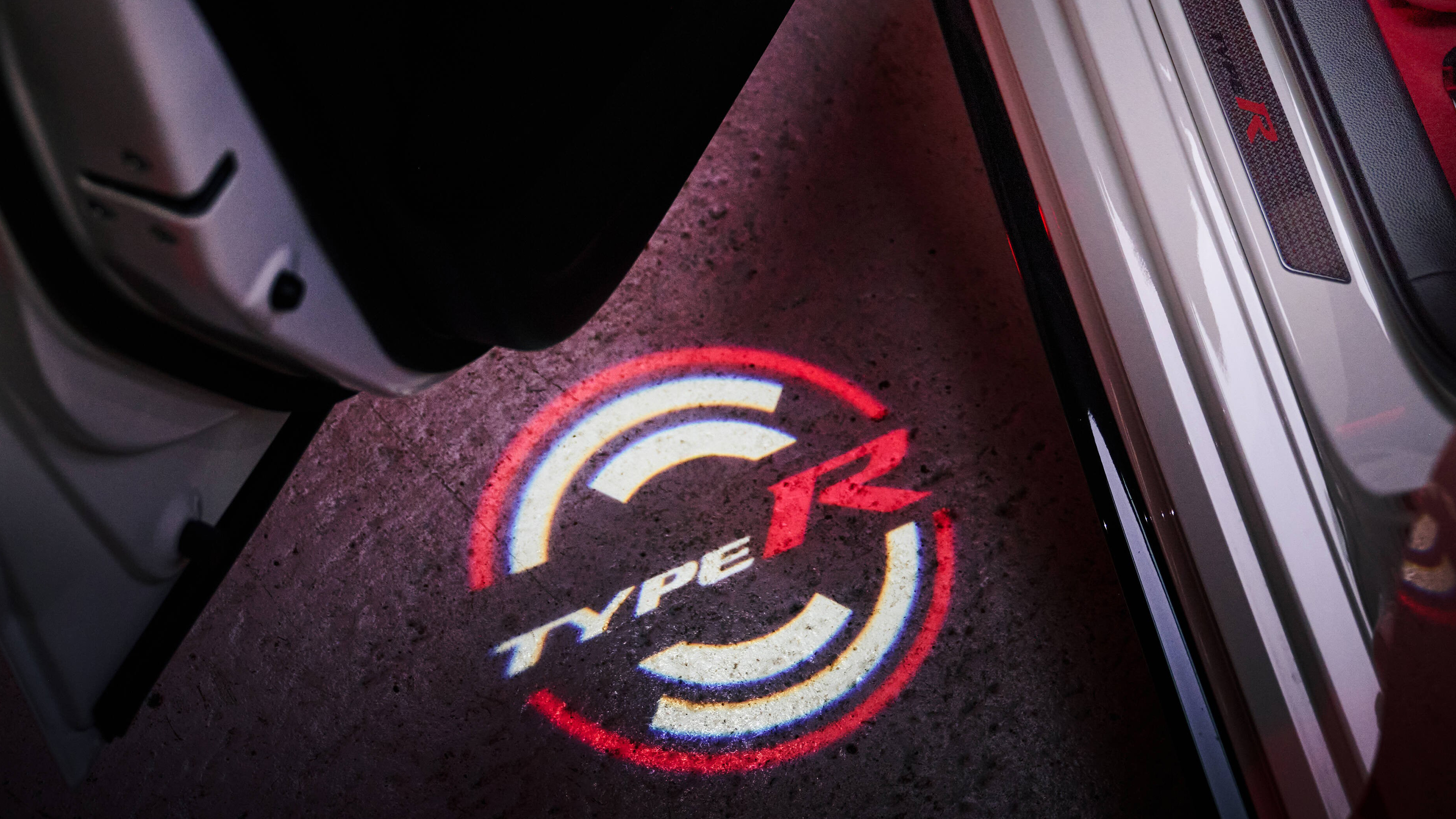 Honda Civic Type R Ultimate Edition - puddle light