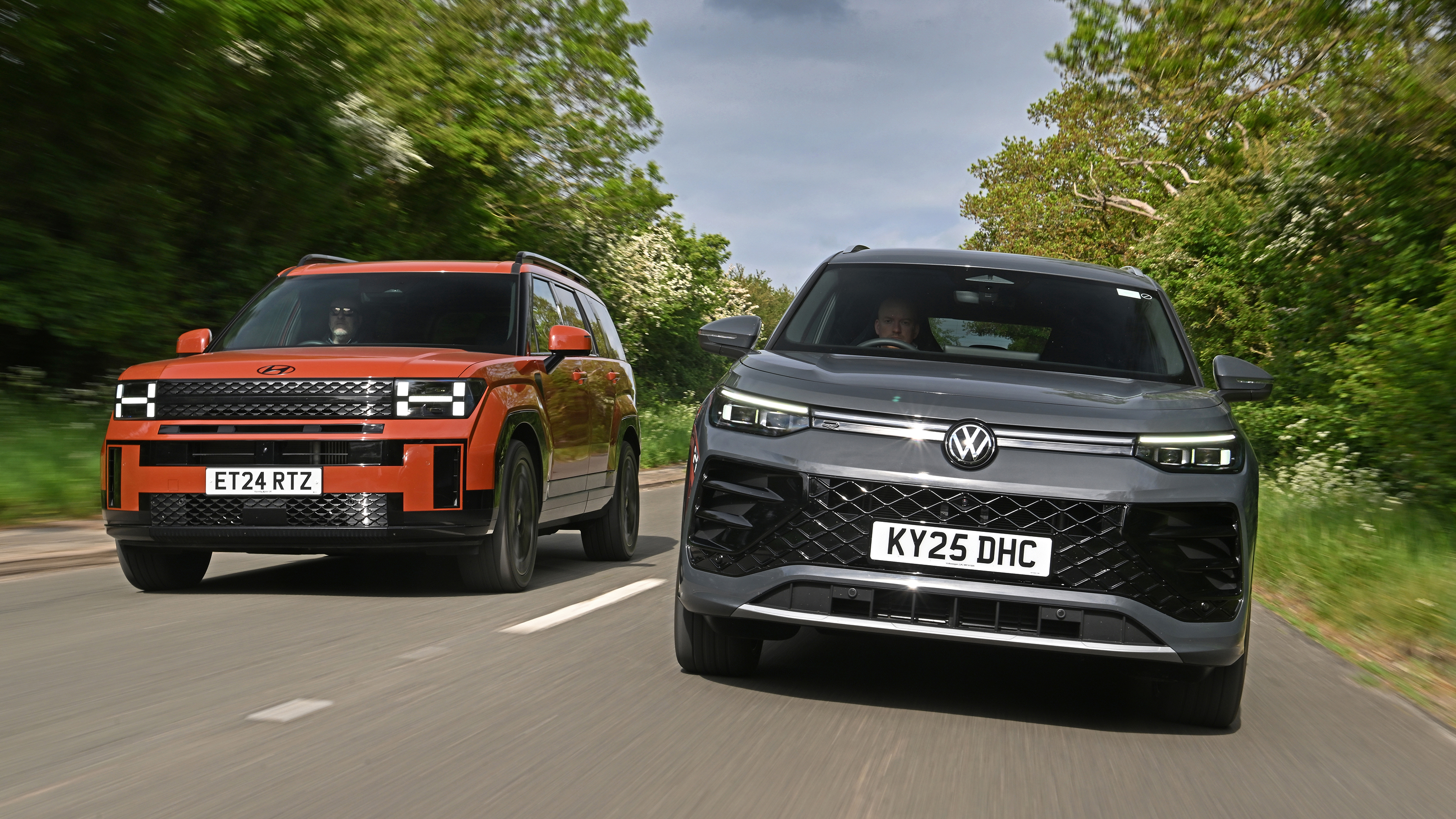 Hyundai Santa Fe and Volkswagen Tayron - front tracking 
