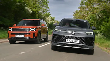 Hyundai Santa Fe and Volkswagen Tayron - front tracking