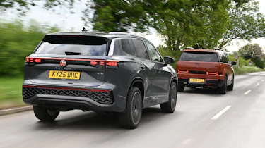 Hyundai Santa Fe and Volkswagen Tayron - rear tracking