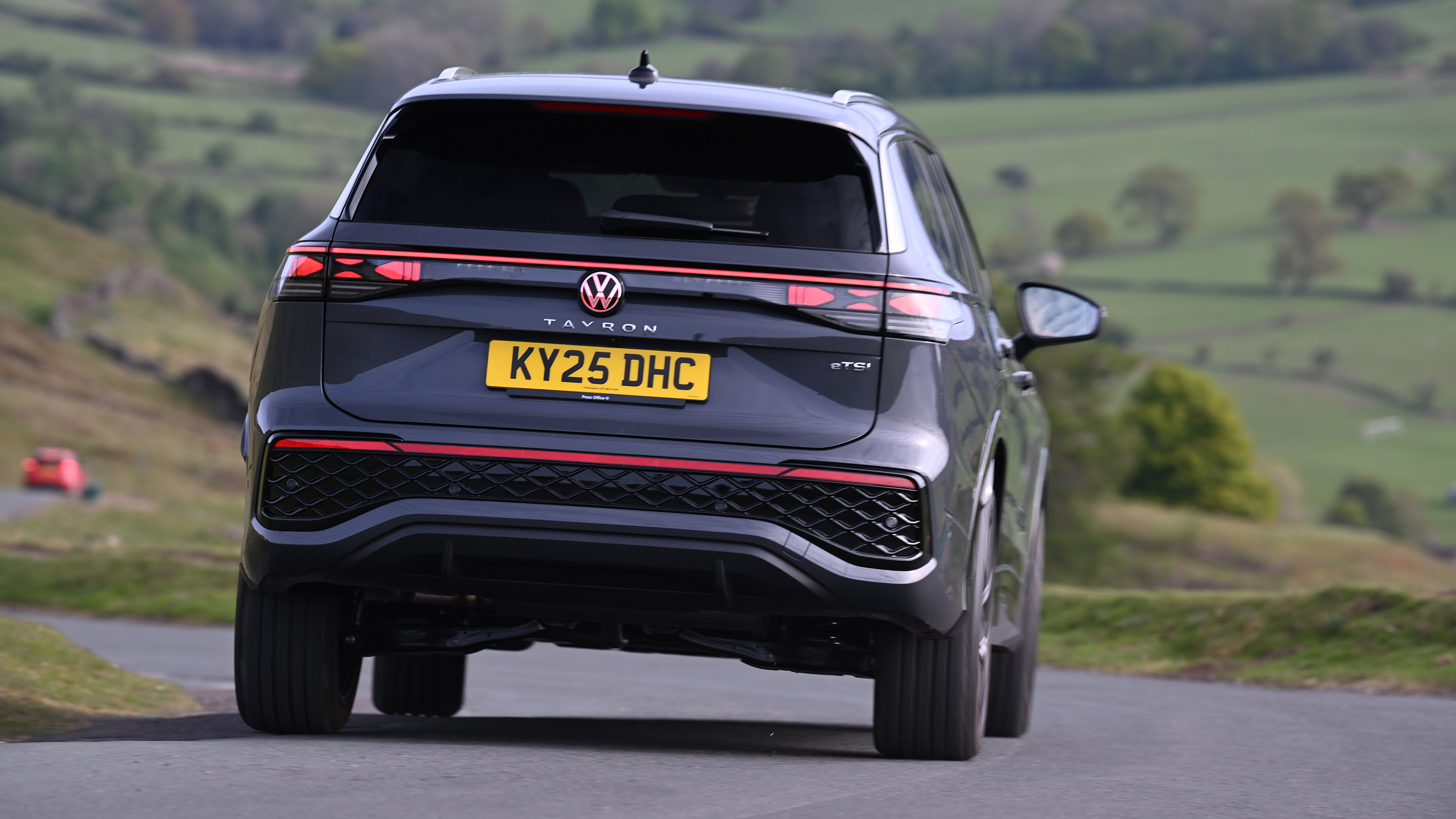 Volkswagen Tayron - rear cornering 