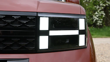 Hyundai Santa Fe - front headlight