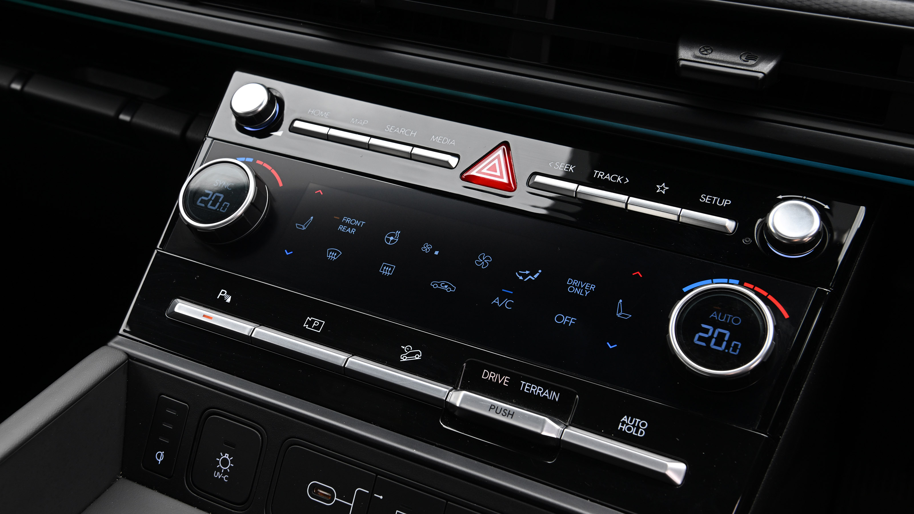 Hyundai Santa Fe - centre console screen 