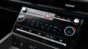 Hyundai Santa Fe - centre console screen