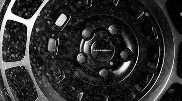 Land Rover Defender Octa Black - wheel