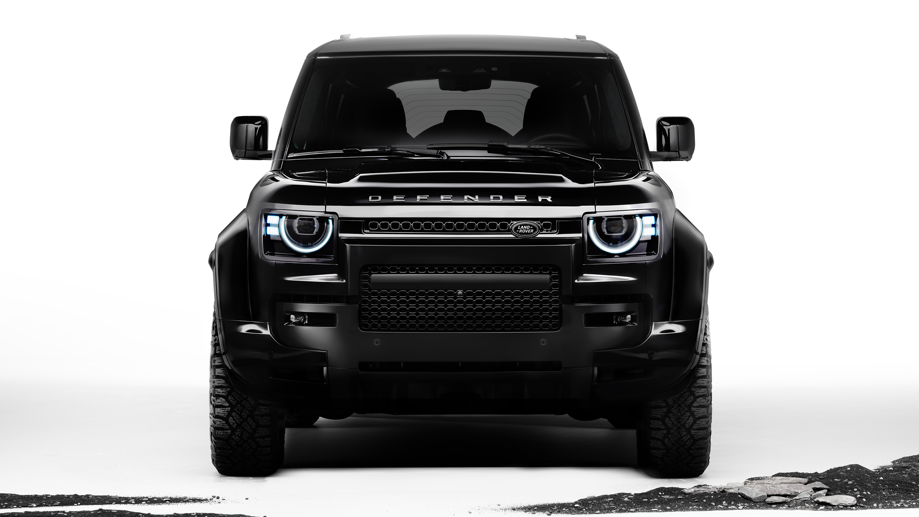 Land Rover Defender Octa Black - full front studio