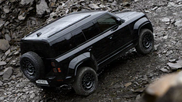 Land Rover Defender Octa Black - off-road