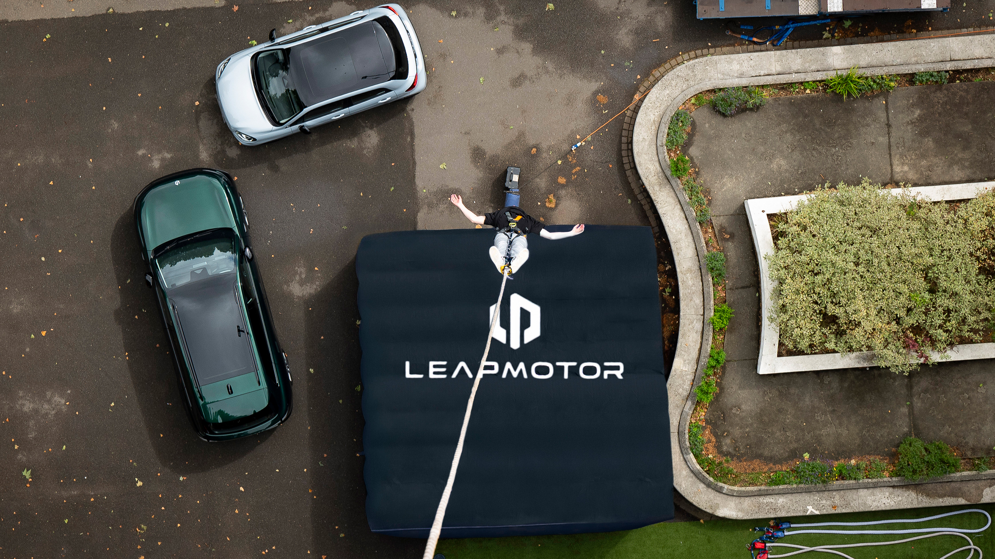 Visit Leapmotor in London, get a free bungee jump