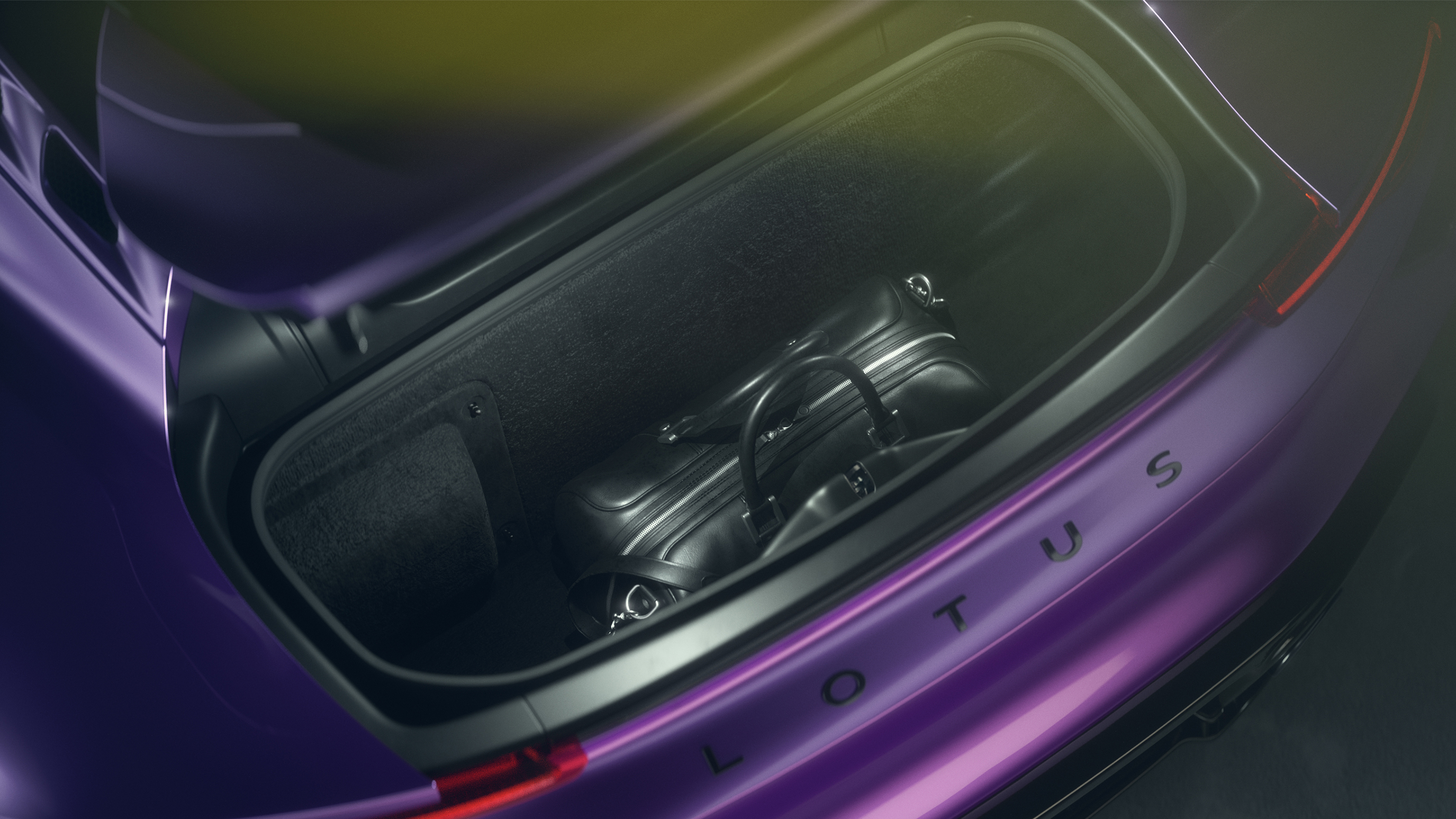 Lotus Emira Turbo SE - boot space