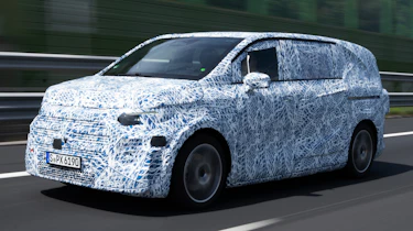 Mercedes VLE - dynamic front angled