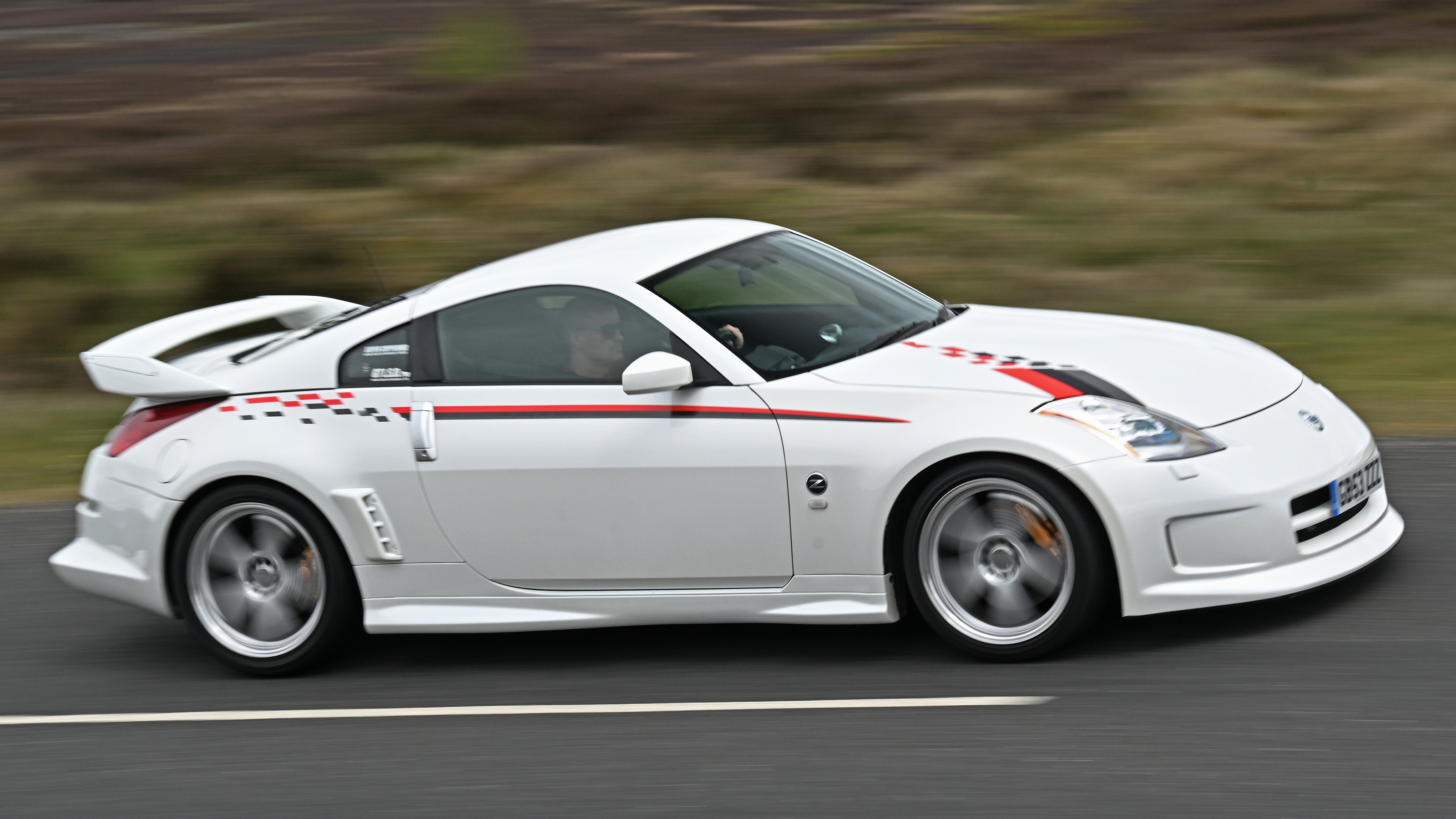 Nissan Nismo cars - 350 Z dynamic side profile