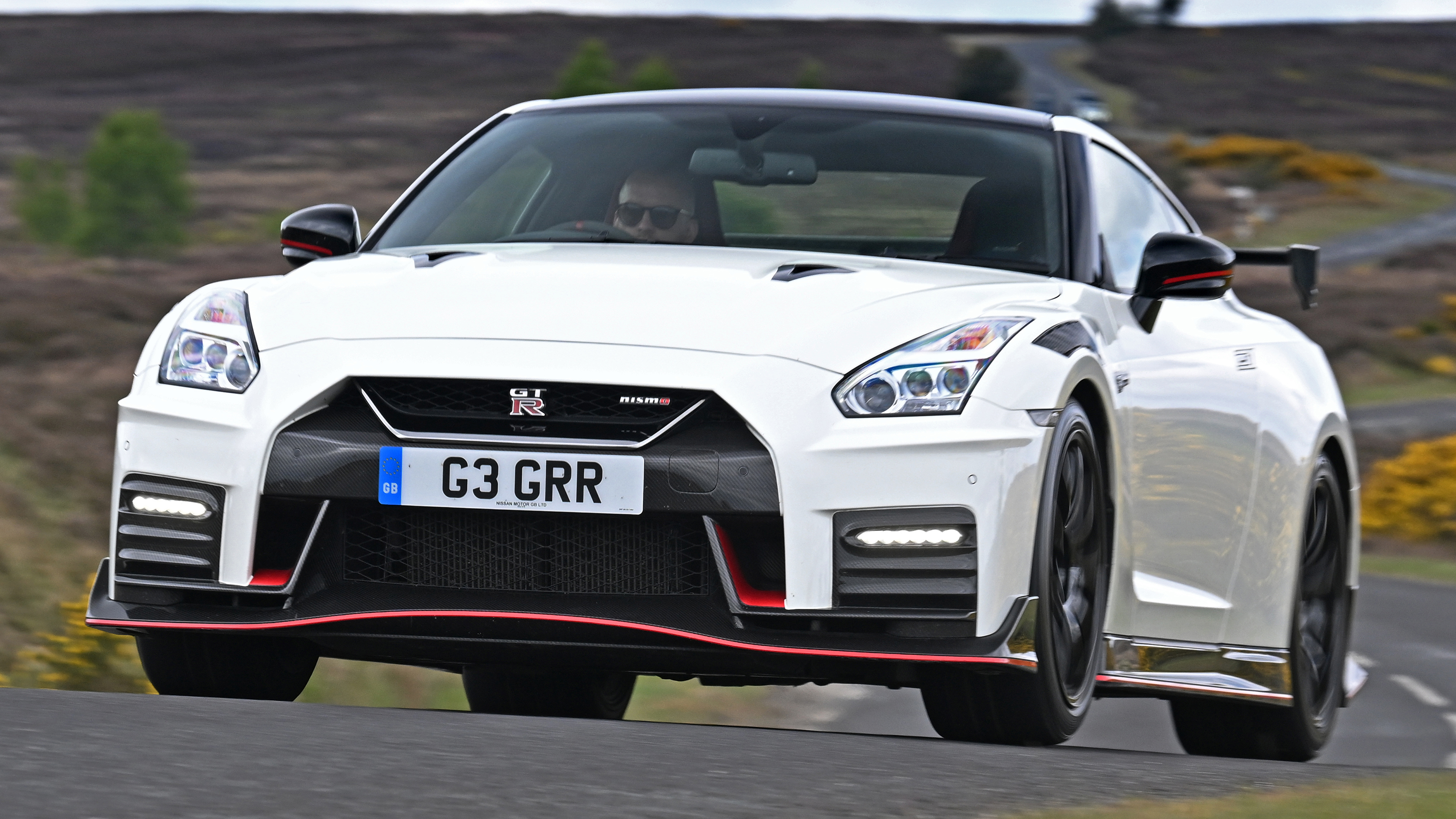 Nissan Nismo cars - Nissan GTR front tracking