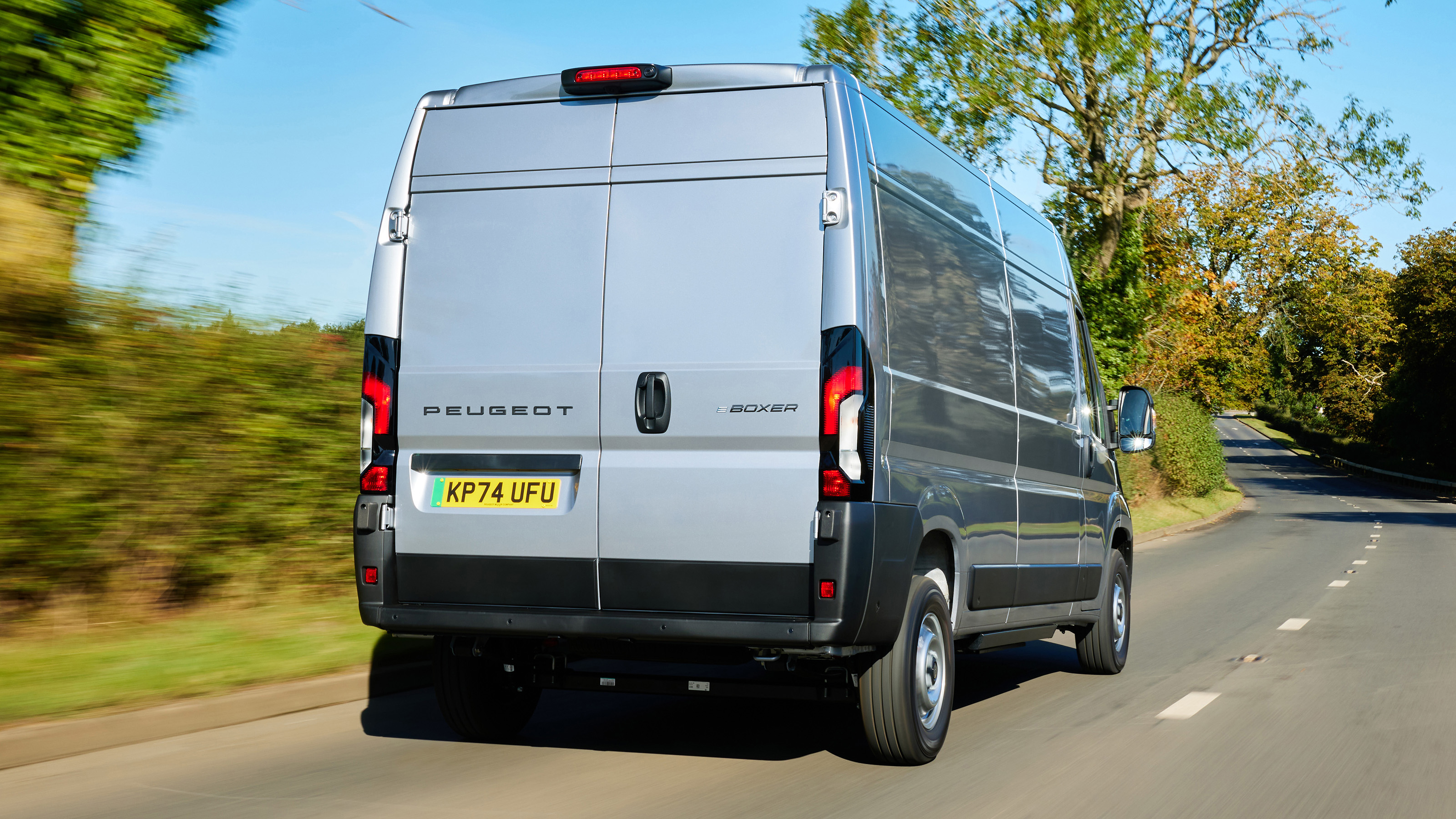 Peugeot E-Boxer - rear tracking 