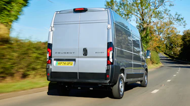 Peugeot E-Boxer - rear tracking