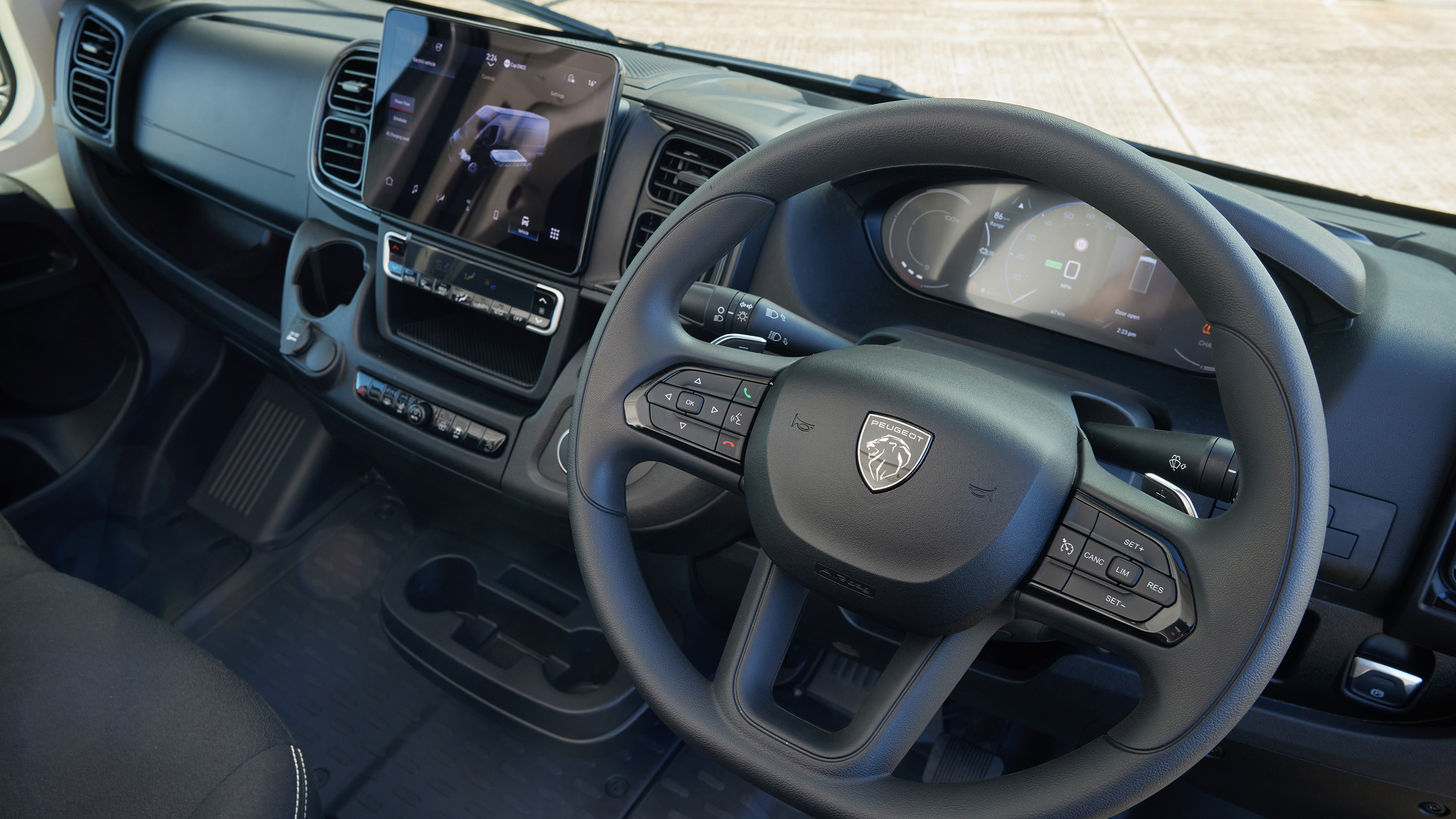 Peugeot E-Boxer - interior 