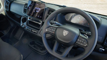 Peugeot E-Boxer - interior