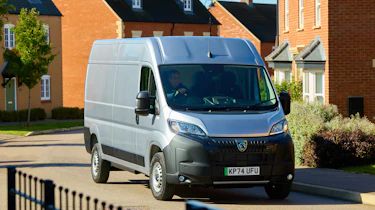 Peugeot E-Boxer - front cornering