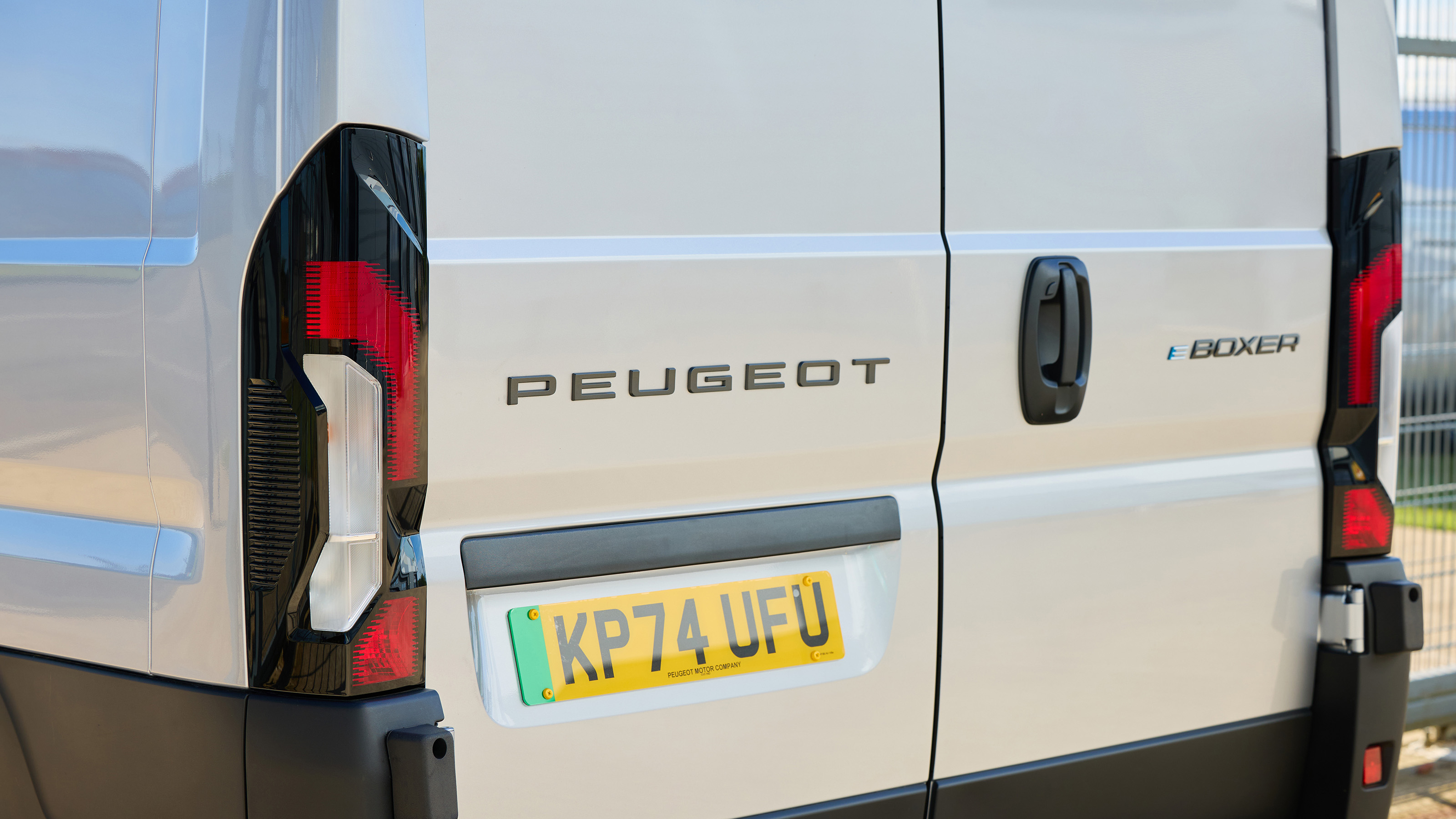 Peugeot E-Boxer - rear lights 