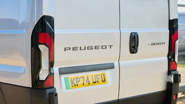 Peugeot E-Boxer - rear lights